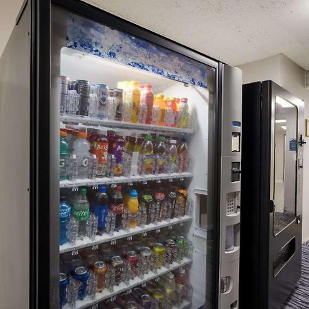 Suburban Studios Milwaukee Airport Екстер'єр фото