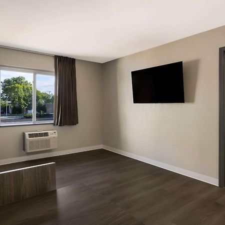 Suburban Studios Milwaukee Airport Екстер'єр фото
