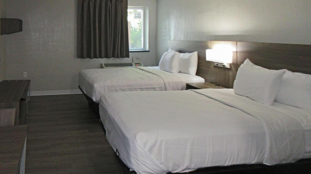Suburban Studios Milwaukee Airport Екстер'єр фото