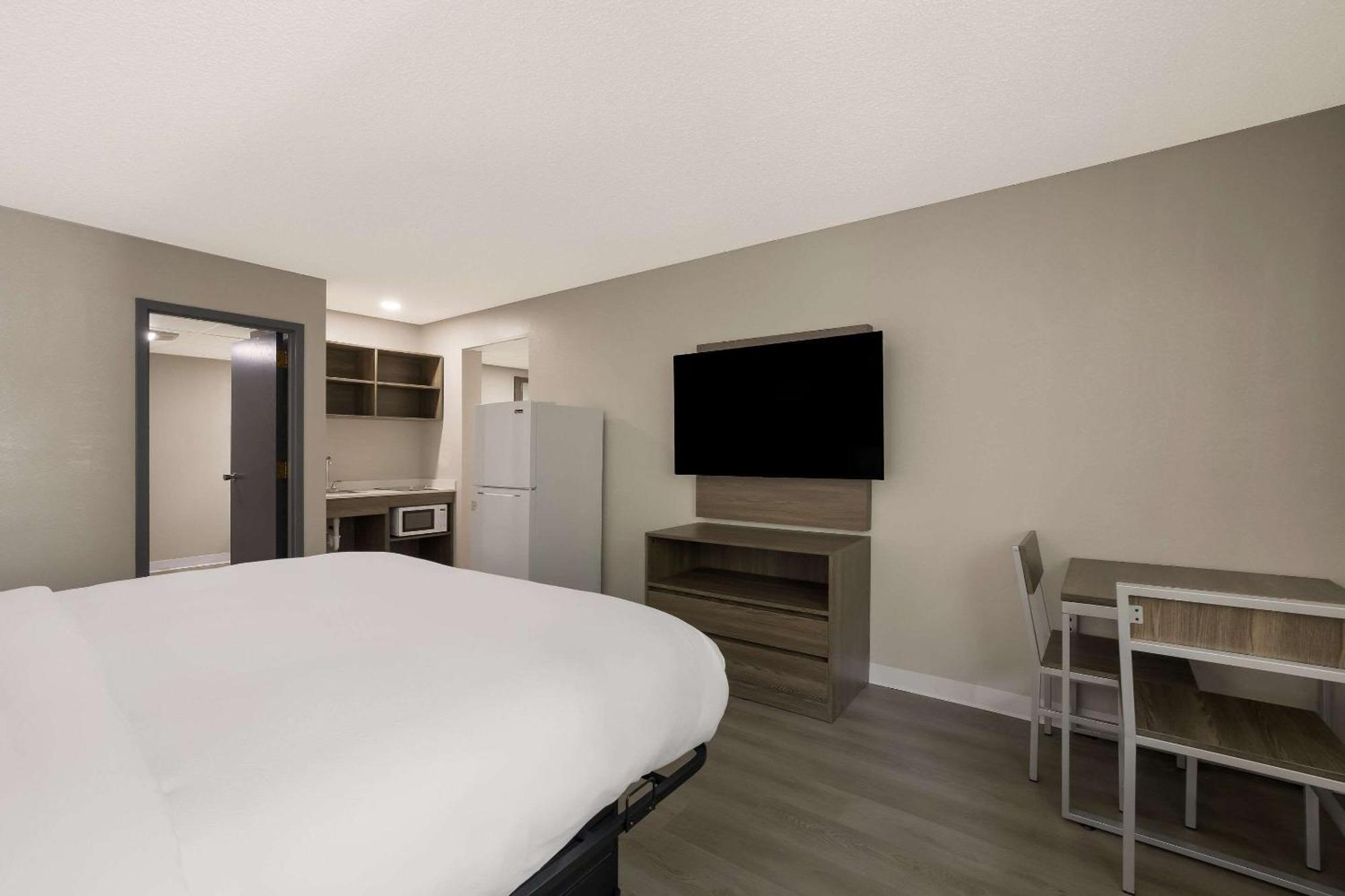 Suburban Studios Milwaukee Airport Екстер'єр фото