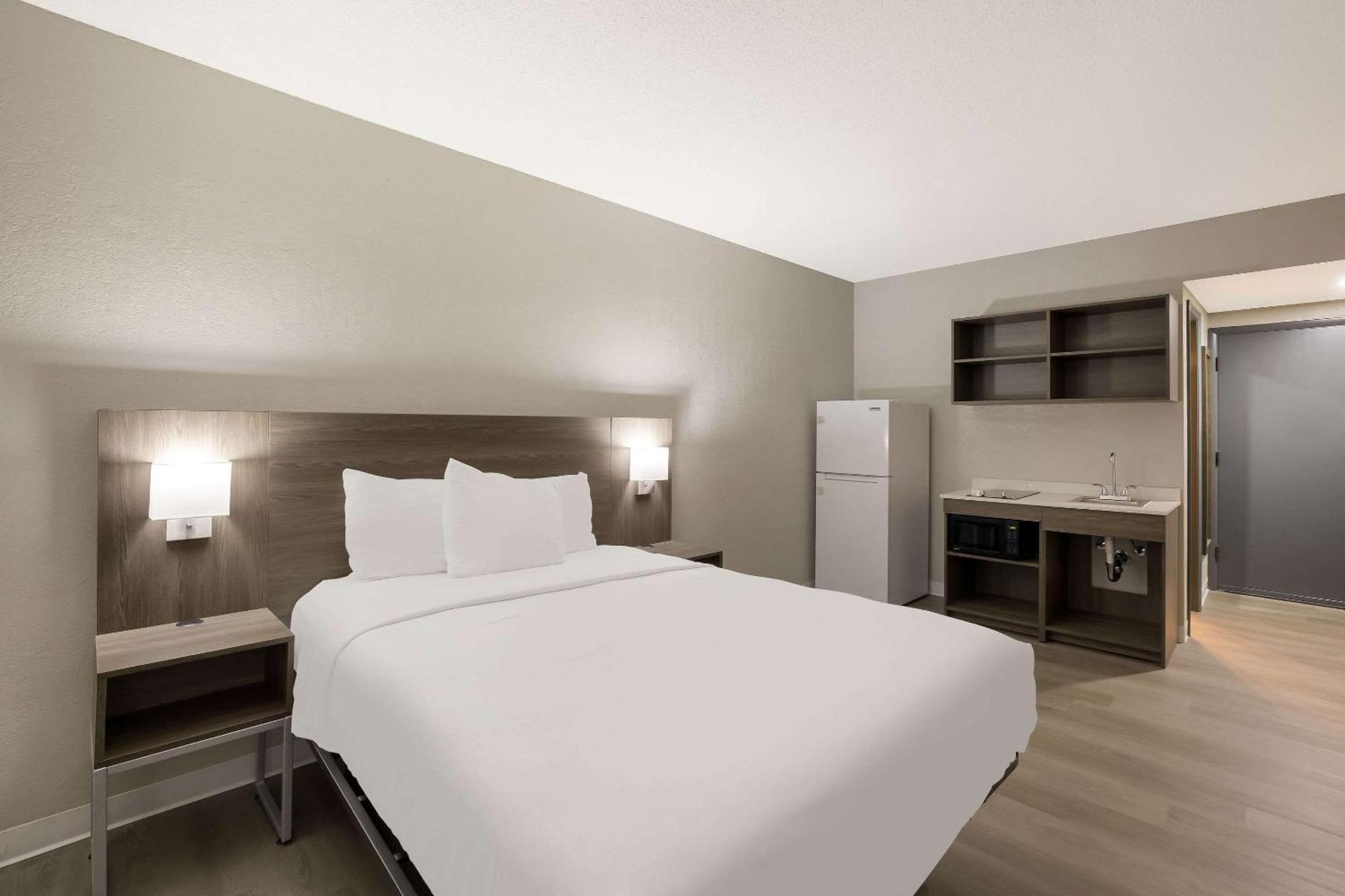 Suburban Studios Milwaukee Airport Екстер'єр фото