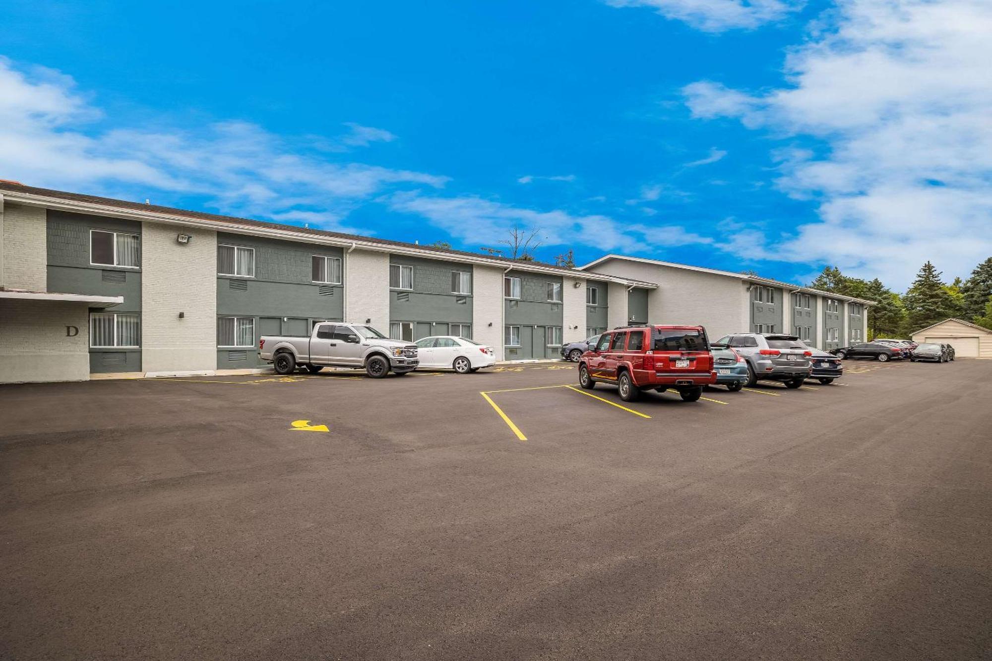 Suburban Studios Milwaukee Airport Екстер'єр фото