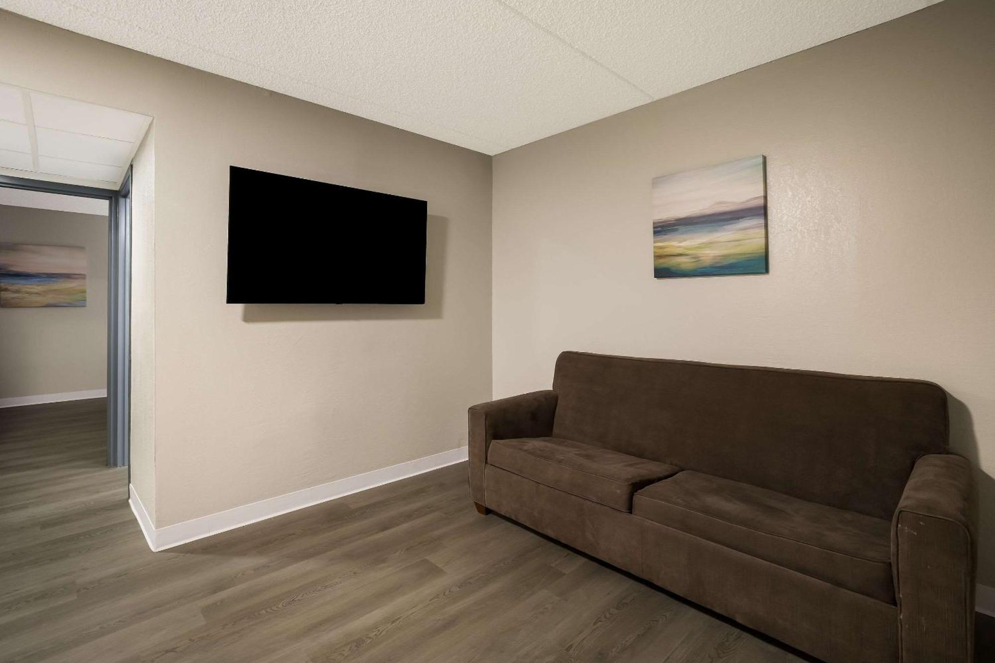 Suburban Studios Milwaukee Airport Екстер'єр фото