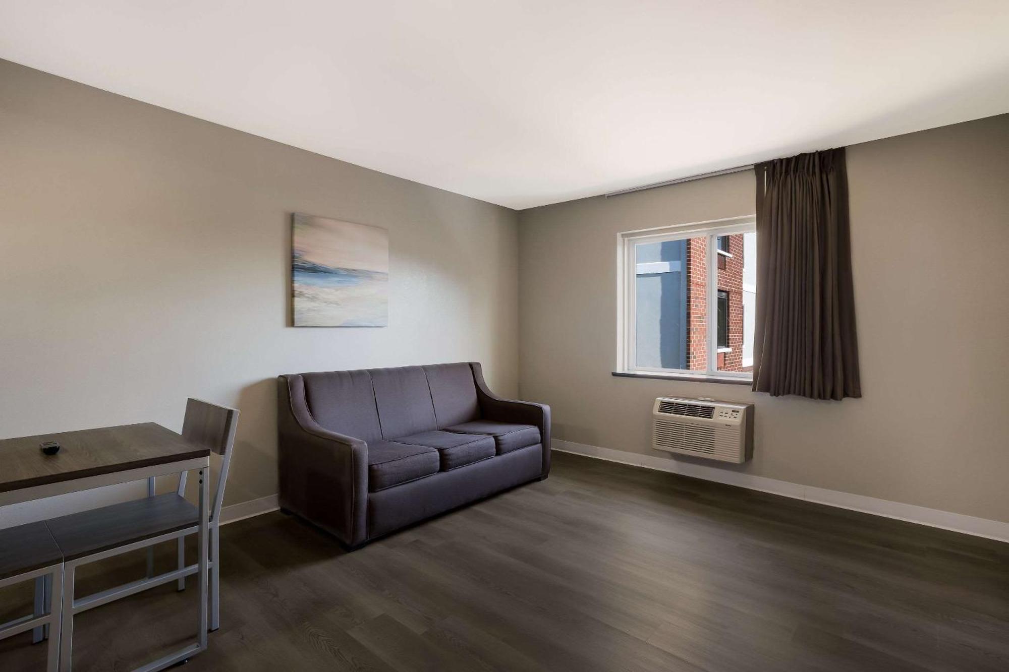 Suburban Studios Milwaukee Airport Екстер'єр фото