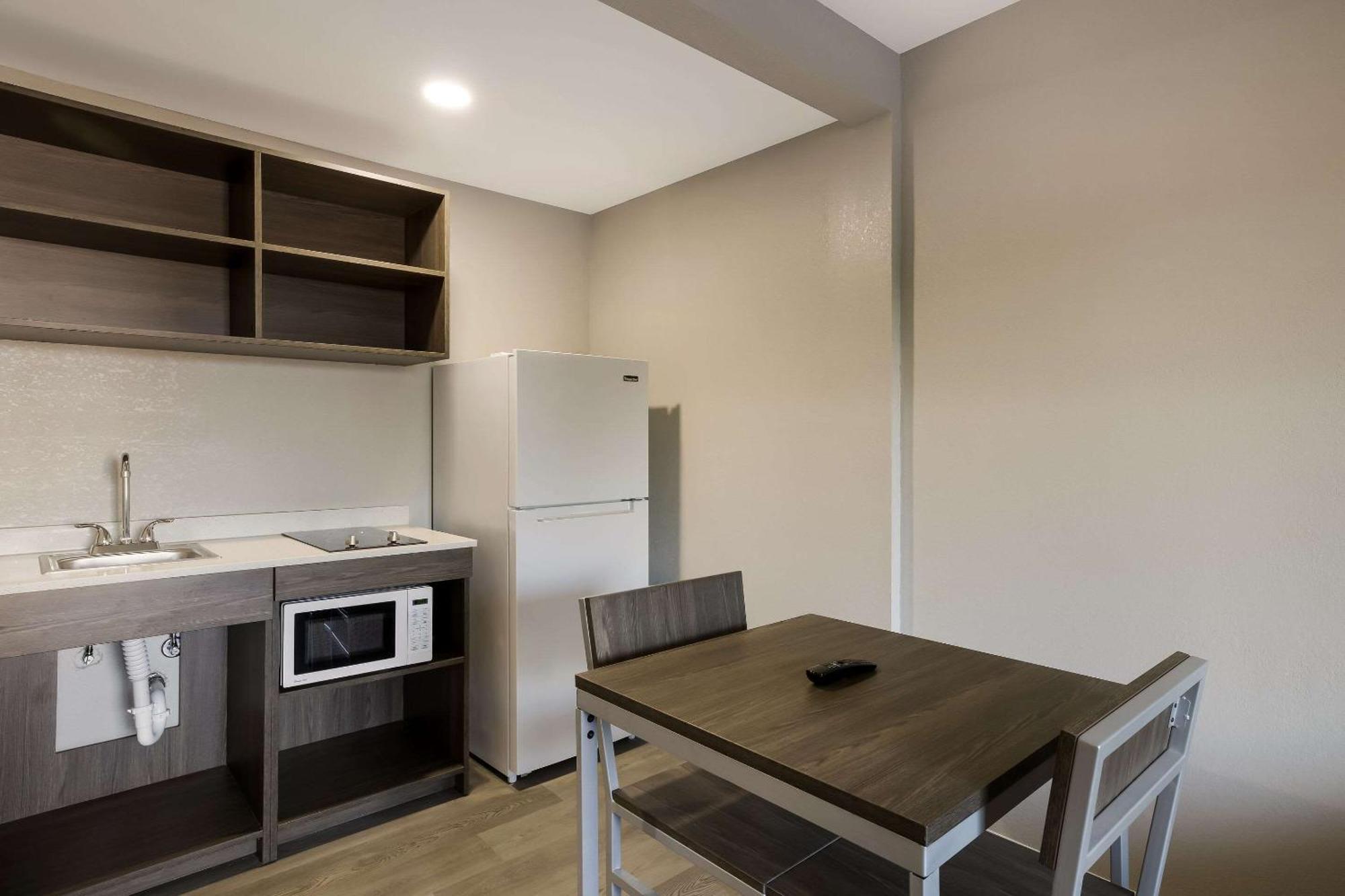 Suburban Studios Milwaukee Airport Екстер'єр фото