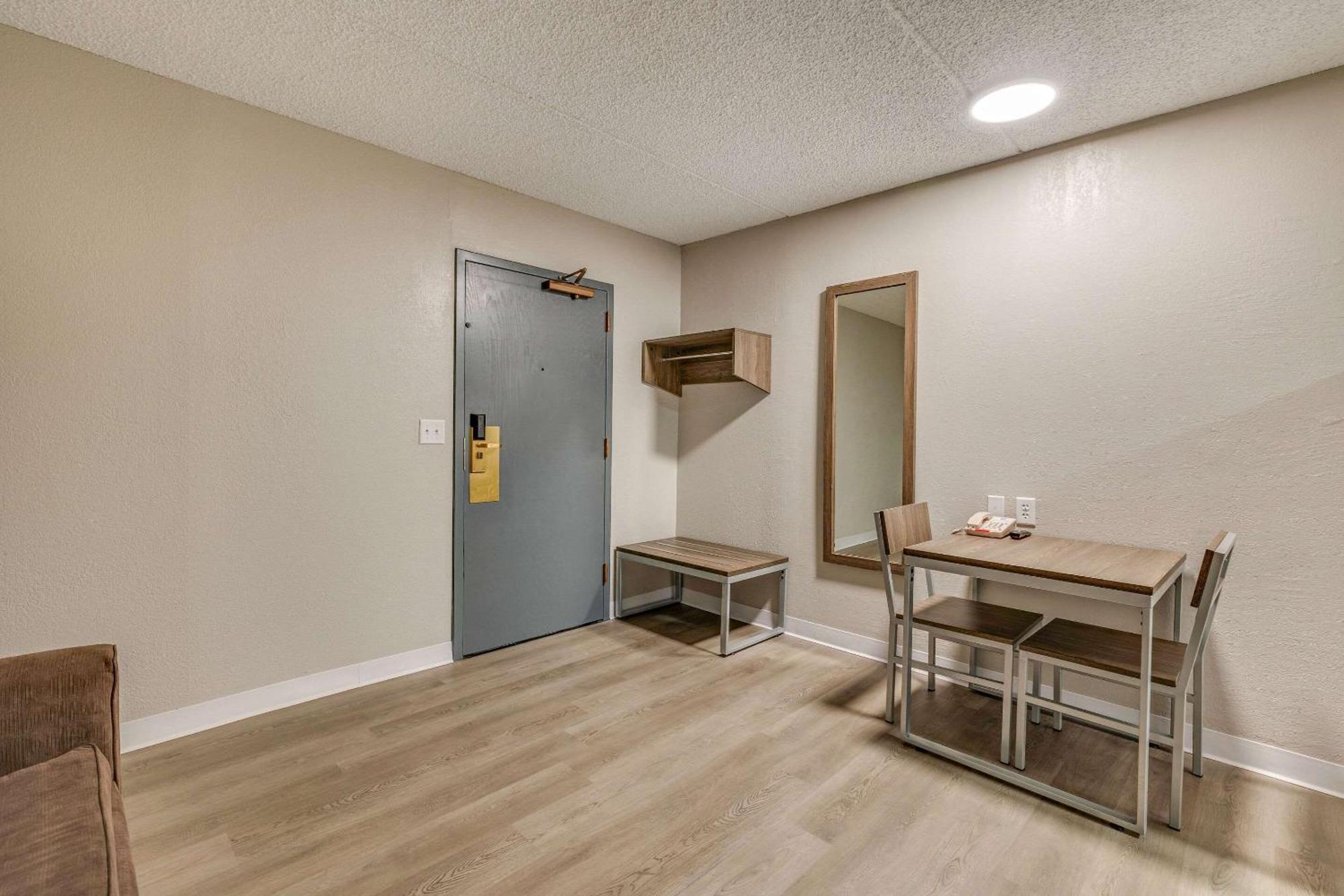 Suburban Studios Milwaukee Airport Екстер'єр фото