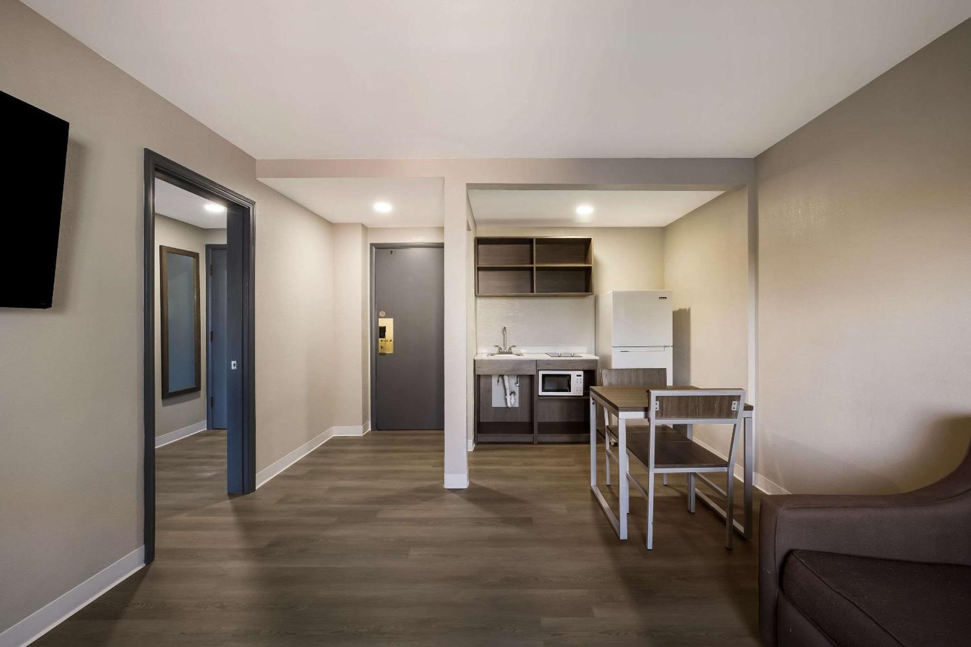 Suburban Studios Milwaukee Airport Екстер'єр фото