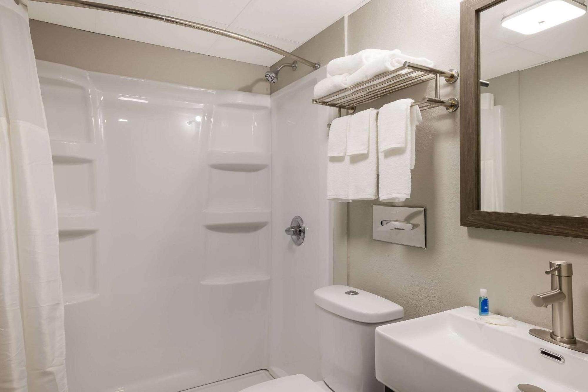 Suburban Studios Milwaukee Airport Екстер'єр фото