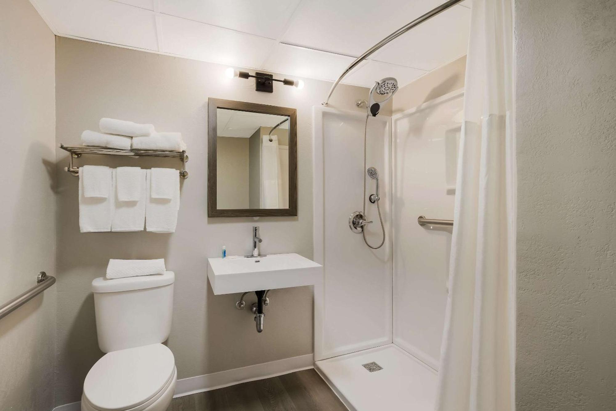 Suburban Studios Milwaukee Airport Екстер'єр фото