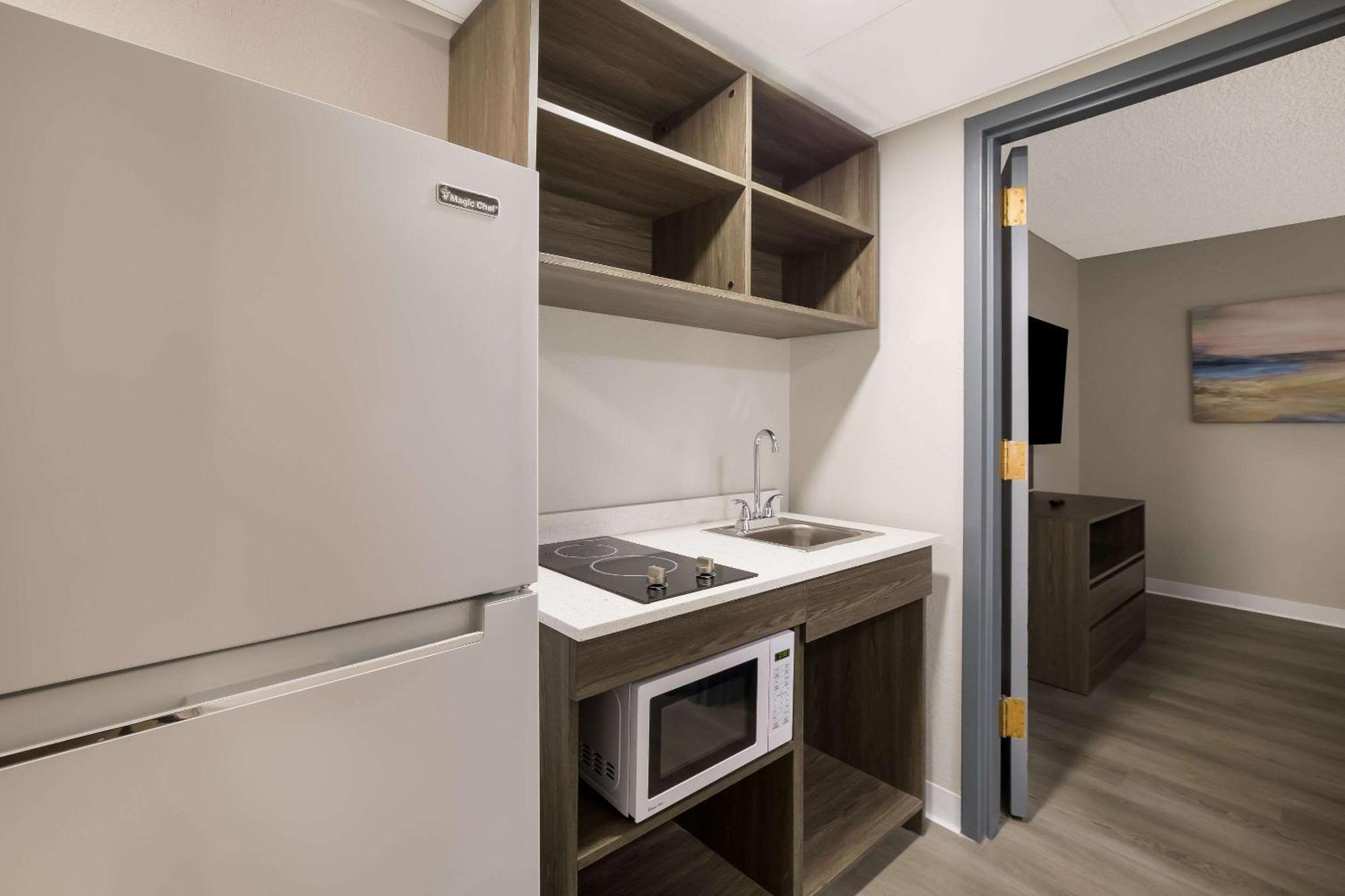 Suburban Studios Milwaukee Airport Екстер'єр фото