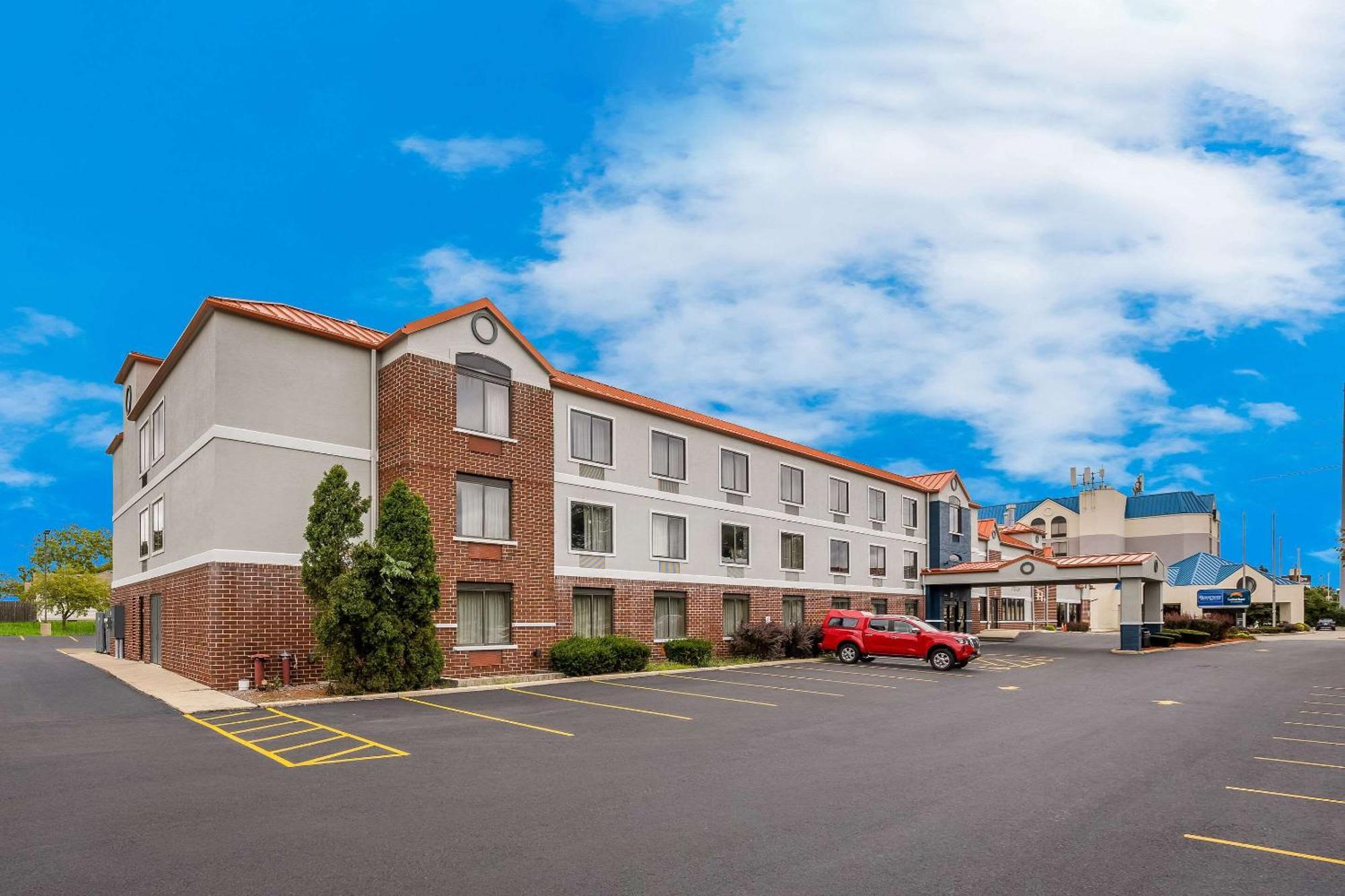 Suburban Studios Milwaukee Airport Екстер'єр фото